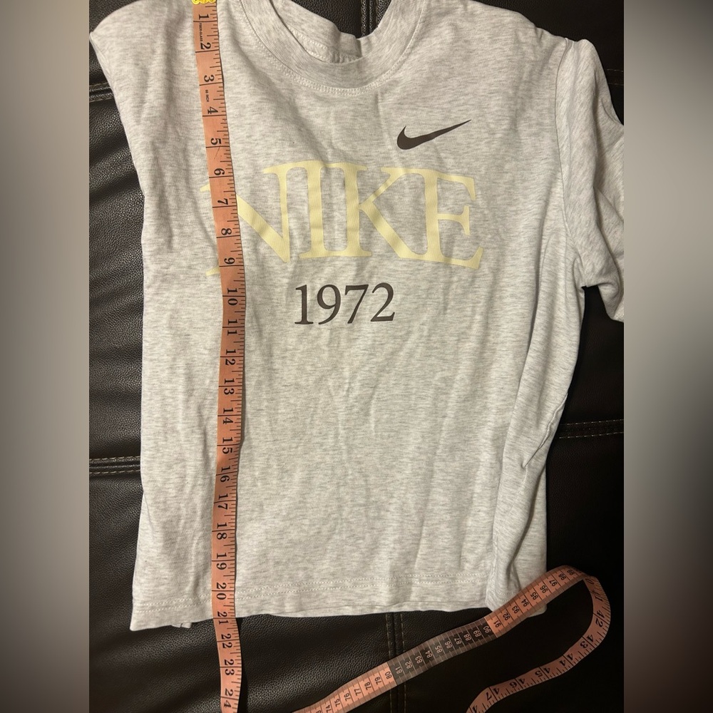 NWOT. Nike Sportswear Classic T. Size S. - Picture 8 of 13